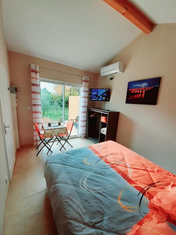 La Clastre Location D'Un Studio Avec Piscine Et Clim Pres D'Uzes Bourdic Exterior foto